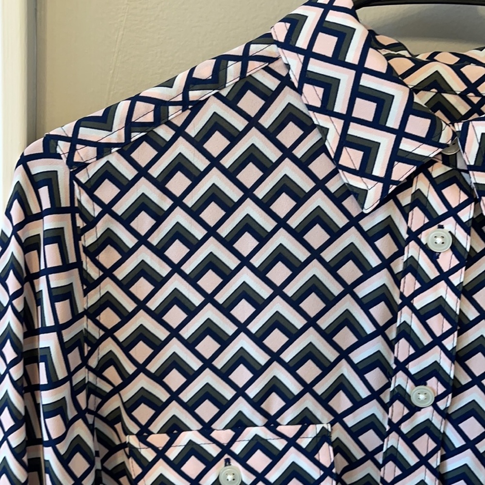 Loft women’s size small dress shirt - Picture 4 of 10
